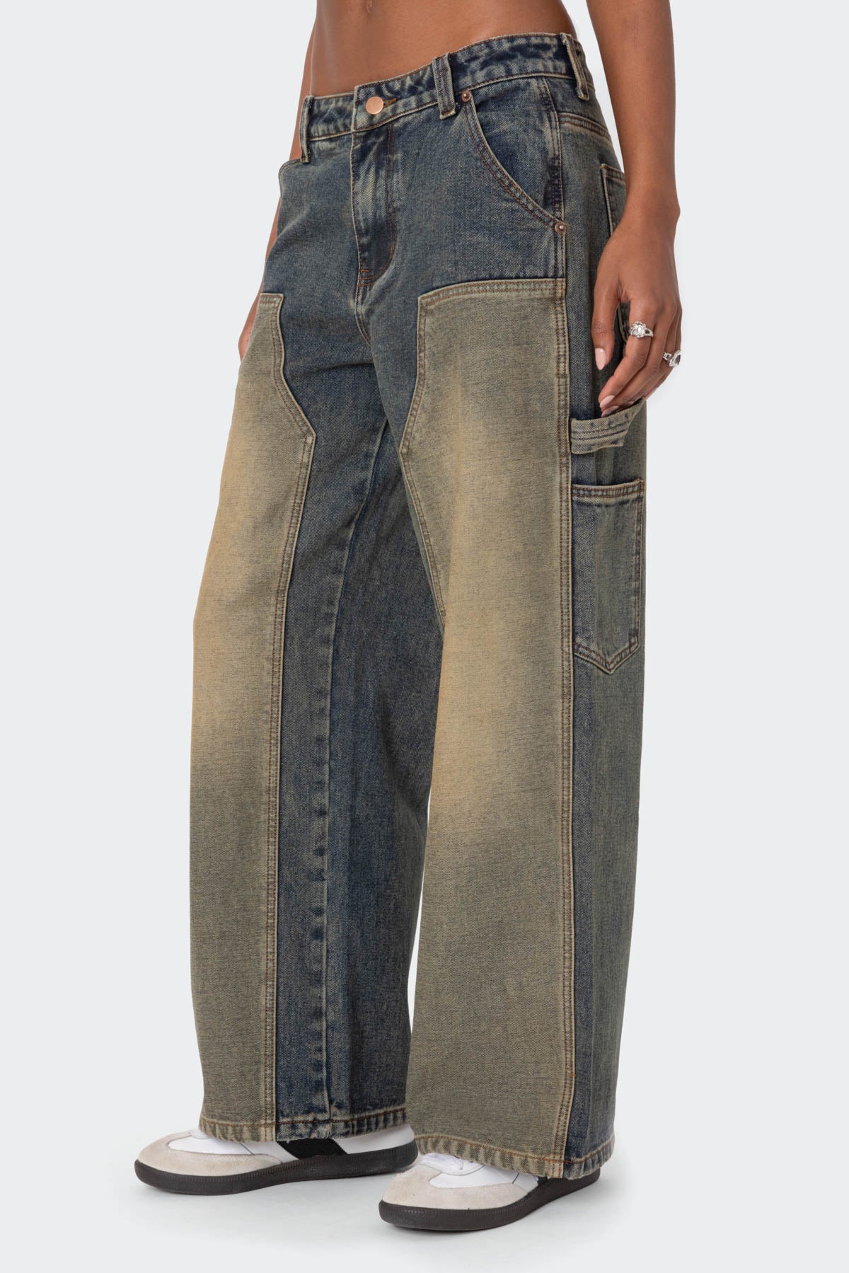Contrast Panel Washed Mid Rise Baggy Jeans
