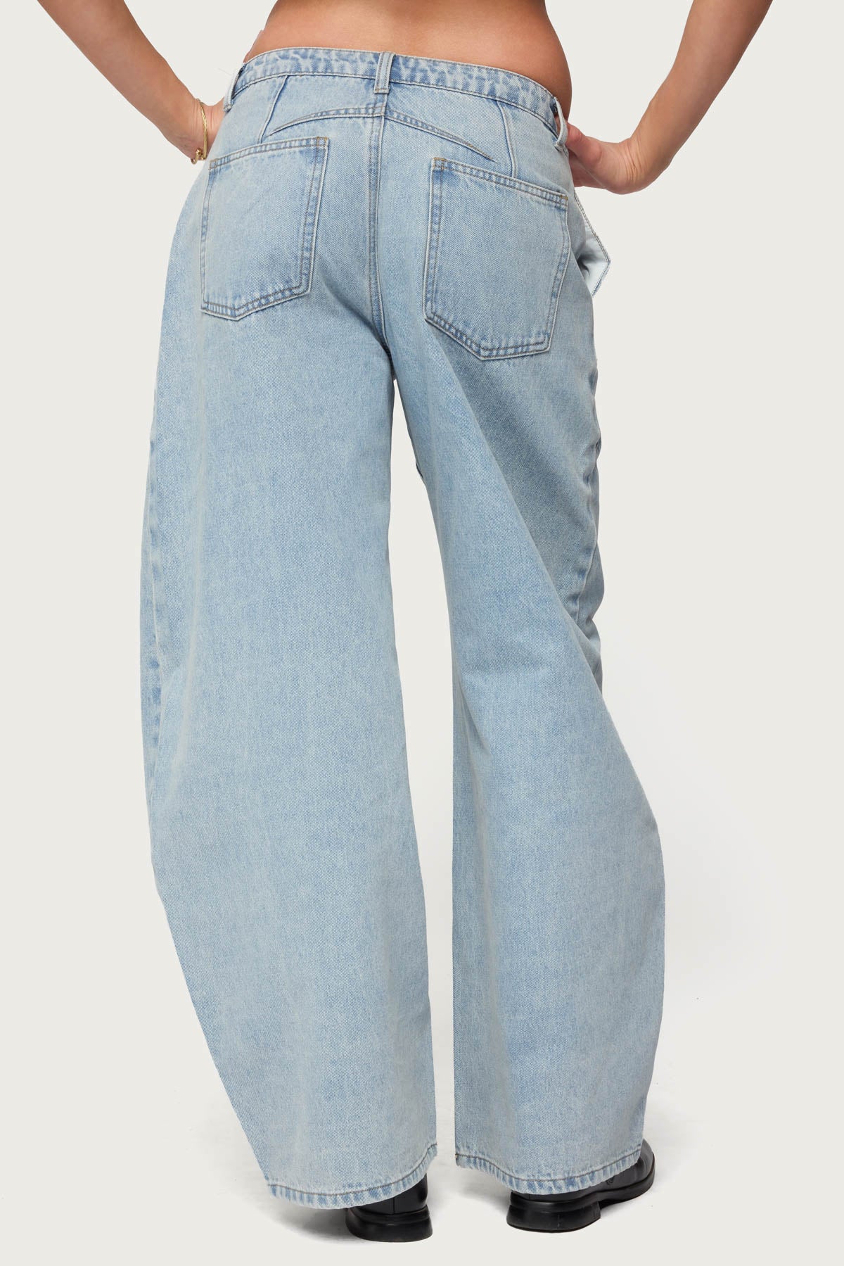 Jolie Low Rise Barrel Jeans