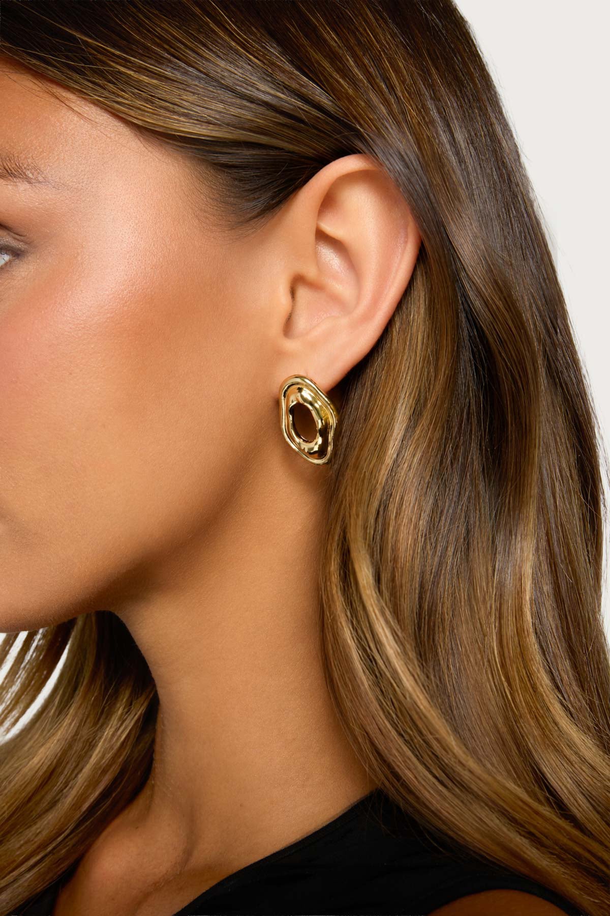 Darda Abstract Stud Earrings