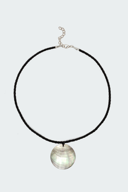 She Shell Twisted Cord Necklace