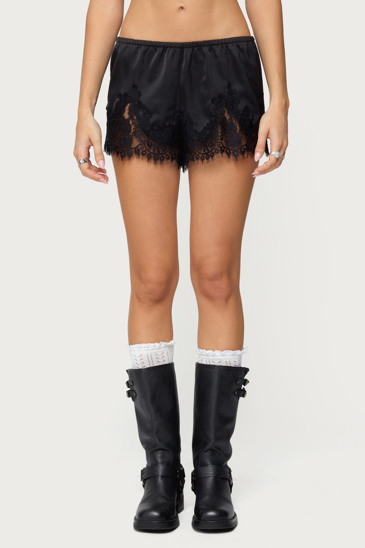 Reisa Lacey Satin Effect Shorts – edikted