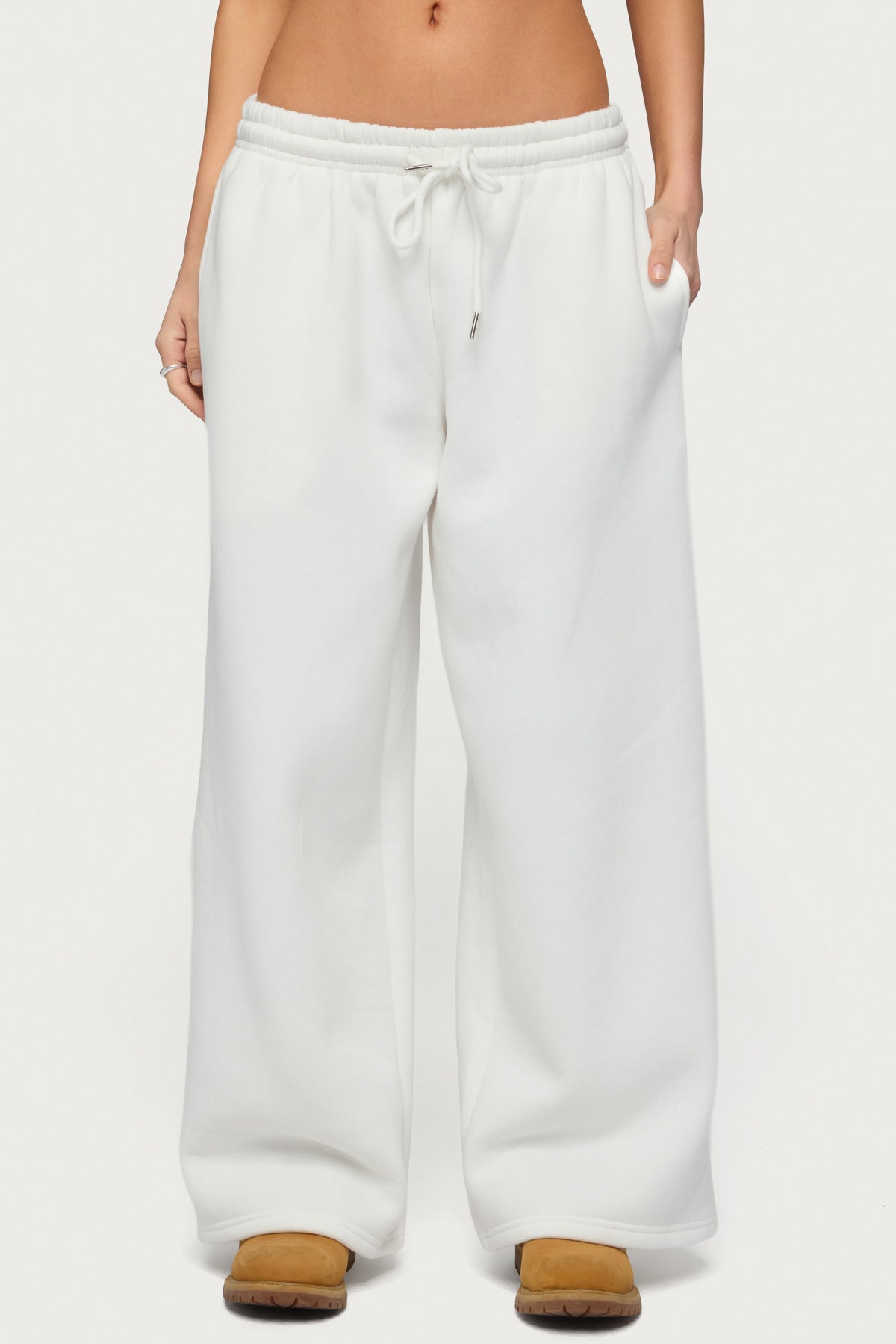Petite Kamari Low Rise Wide Sweatpants – edikted