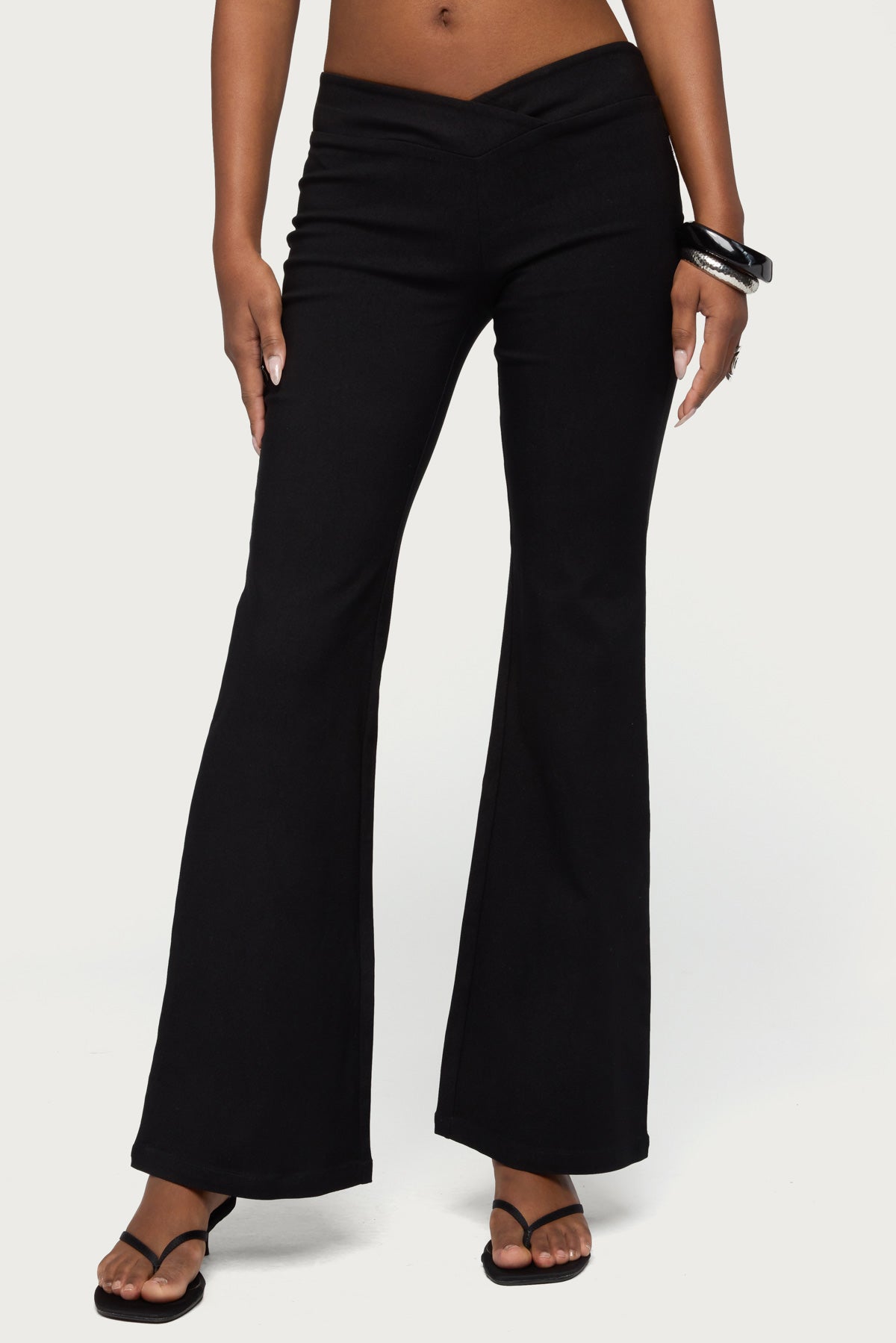 Alyce Crossover Flared Pants – edikted
