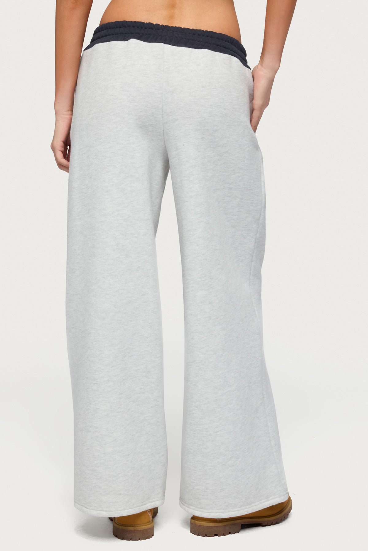 Petite Edikted Contrast Embroidered Sweatpants