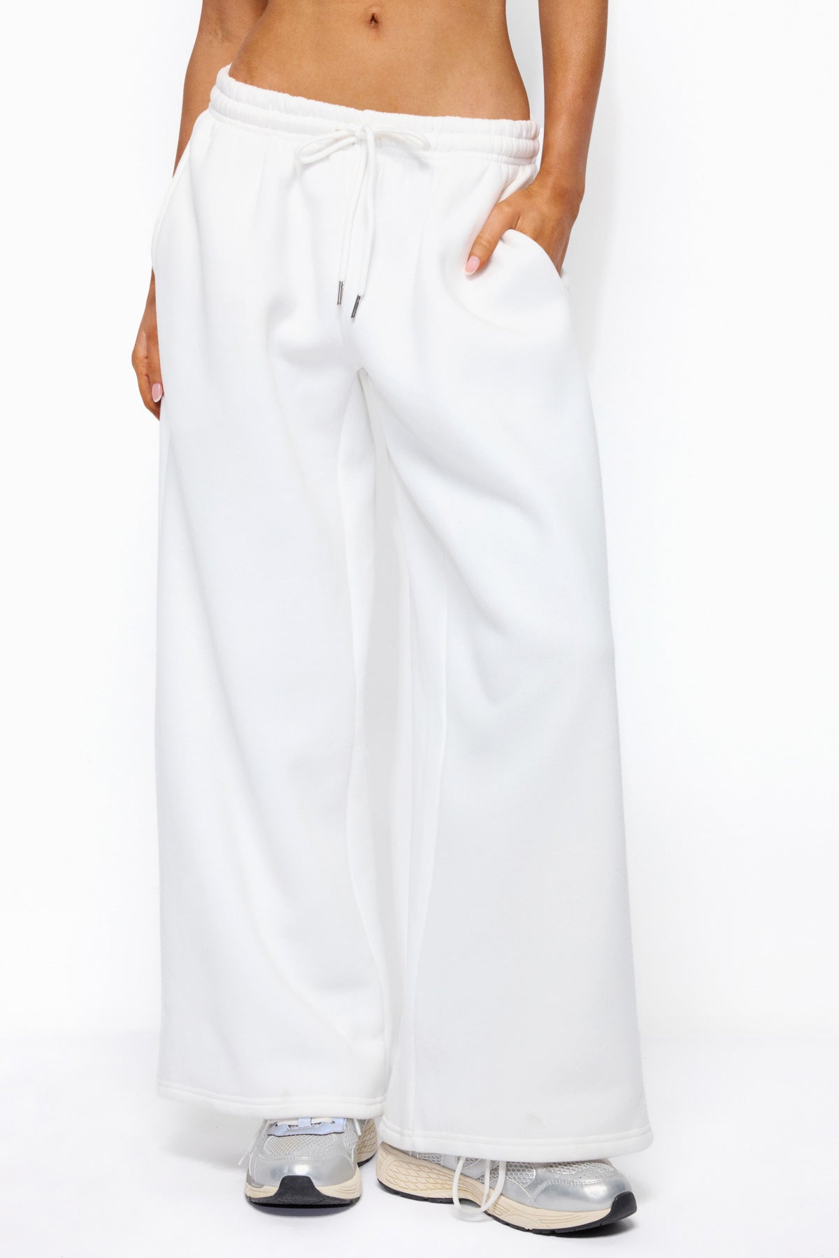 Kamari Low Rise Wide Sweatpants – edikted