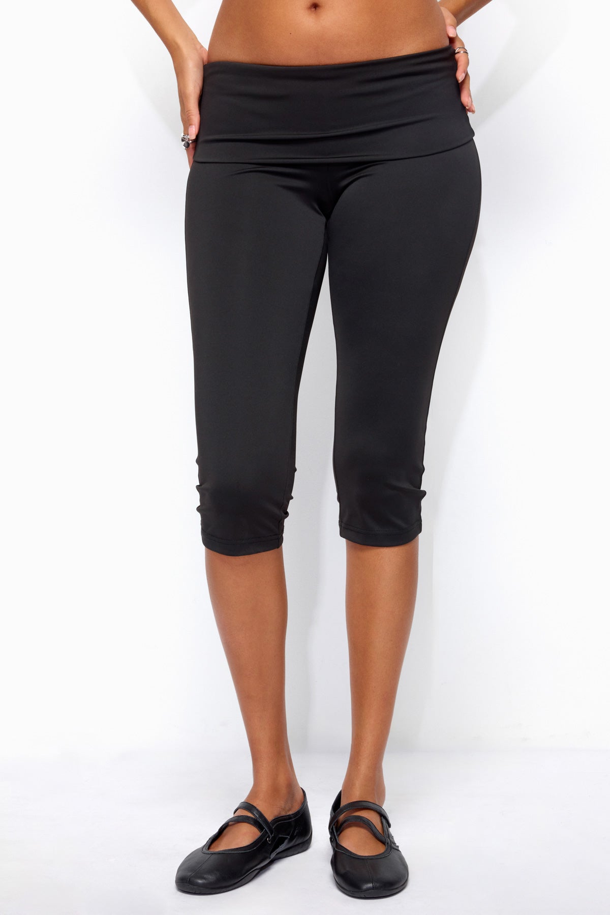 Ravena Foldover Capri Leggings – edikted