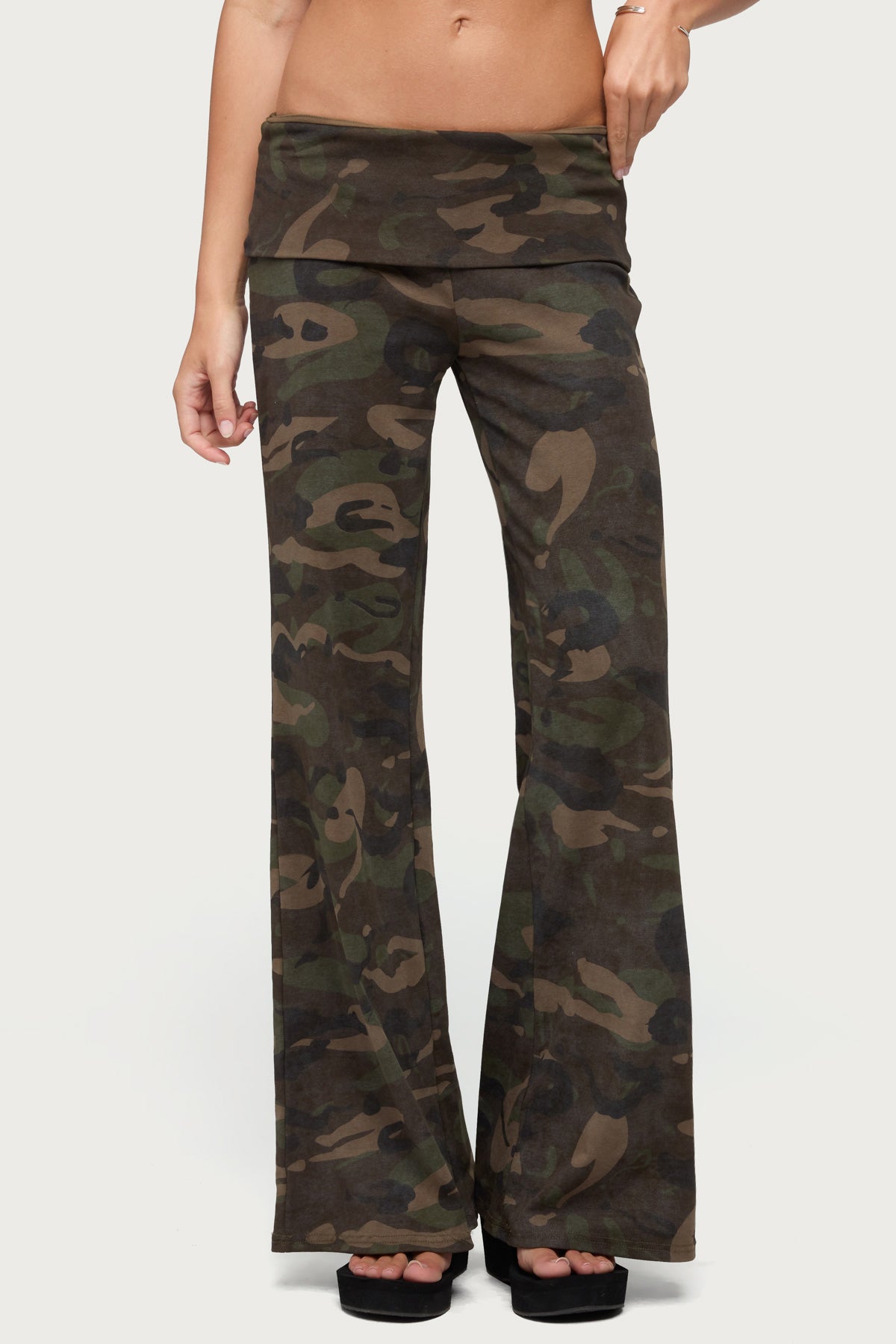 Lumielle Camo Wide Leg Foldover Pants – edikted