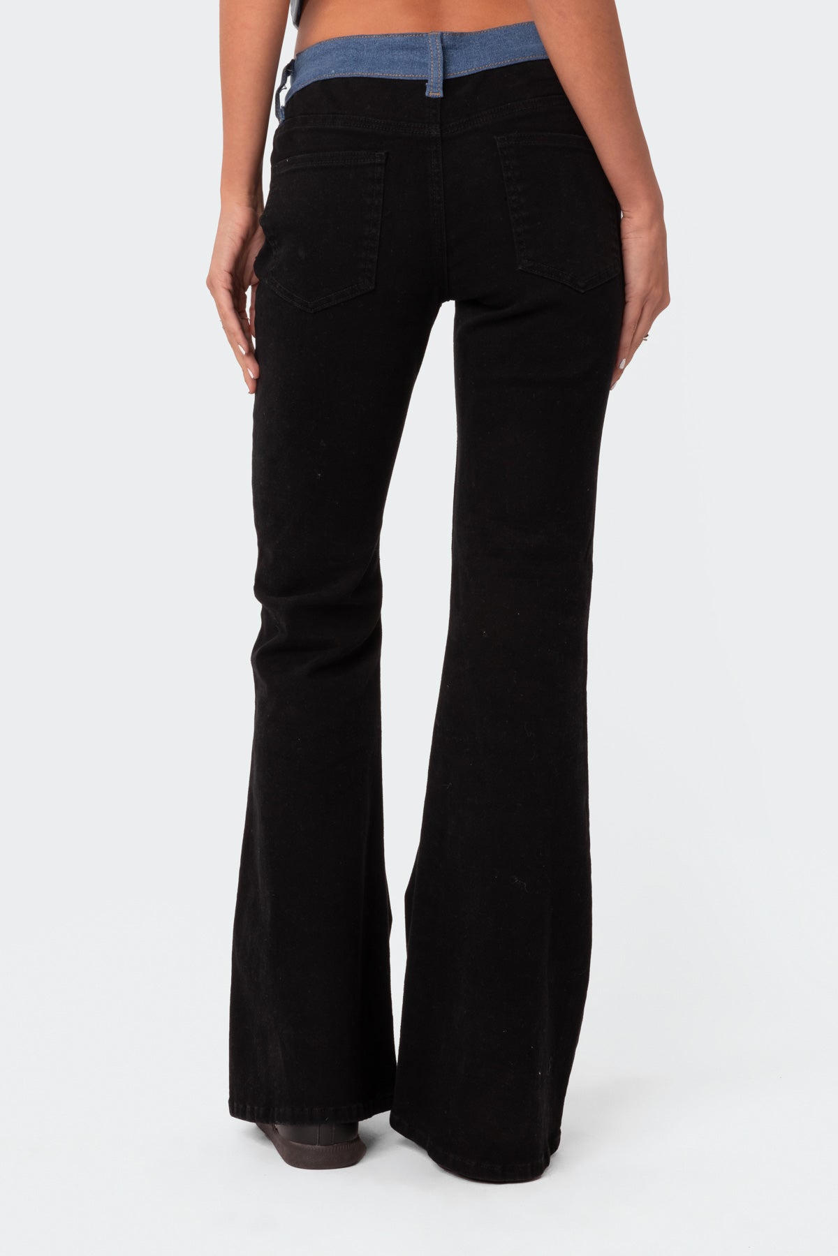 Low Rise Contrast Belt Flared Jeans